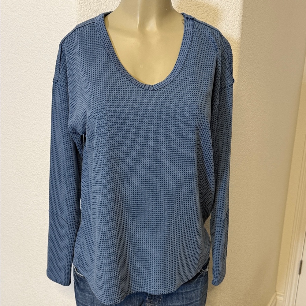 ANDREE BY UNIT Textured Blue Long Sleeve Top Waffle Knit, Never Worn Excellent